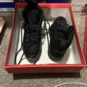 NEW American Rag cold weather sneakers 5.5M